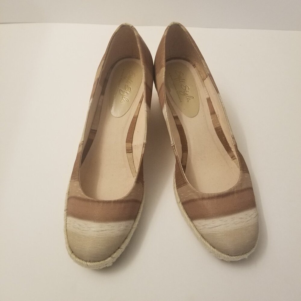 Soft Style Beige and Tan Stripe Espadrille Wedge Size 8.5W    NWOT